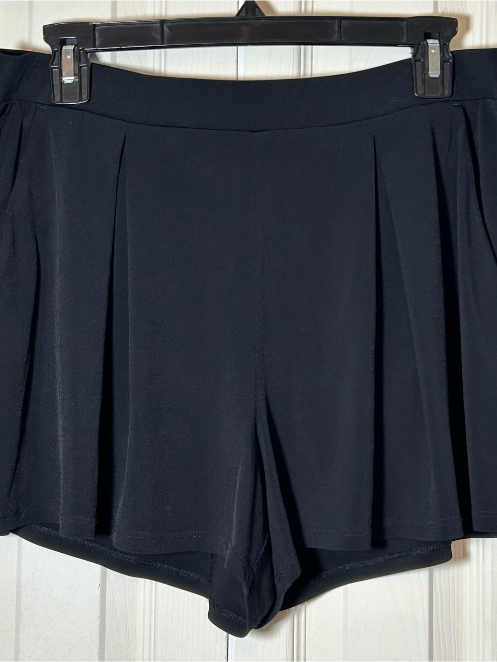 Express Women's Flowy Tailored Black Shorts, Pleated Front, Size
M